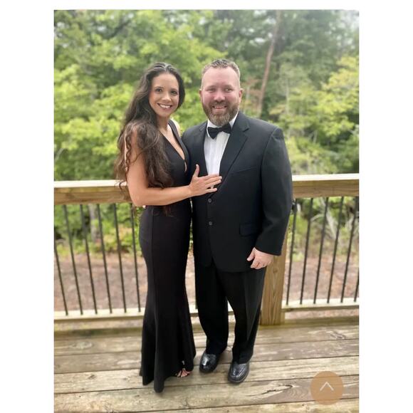 LIKELY Women's Black Aubrey Sleeveless Back Zip V-Neckline Pleated Gown Size 6 - Picture 3 of 11